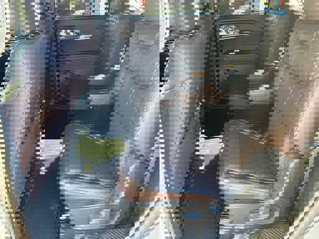 Used 2025 Ford Explorer Platinum w/ Ultimate Package image 18