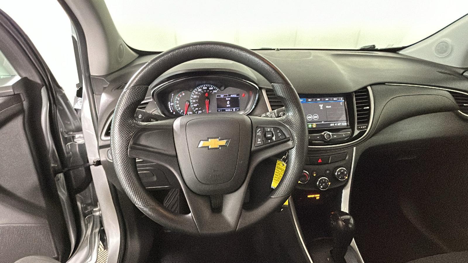 Used 2018 Chevrolet Trax LS AWD/4WD image 17
