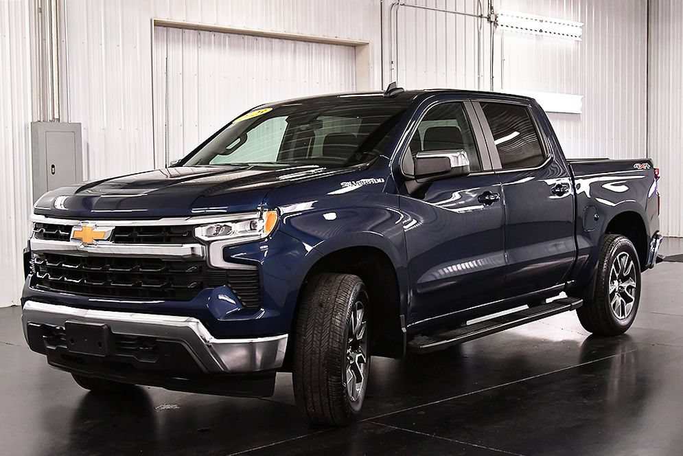 Used 2023 Chevrolet Silverado 1500 LT AWD/4WD image 3