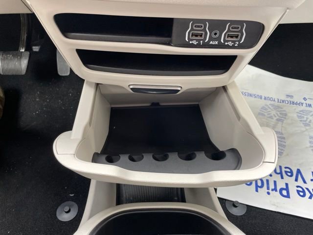 Used 2024 Chrysler Pacifica Limited FWD image 12