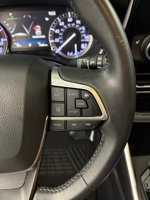 Used 2022 Toyota Highlander XLE FWD image 20