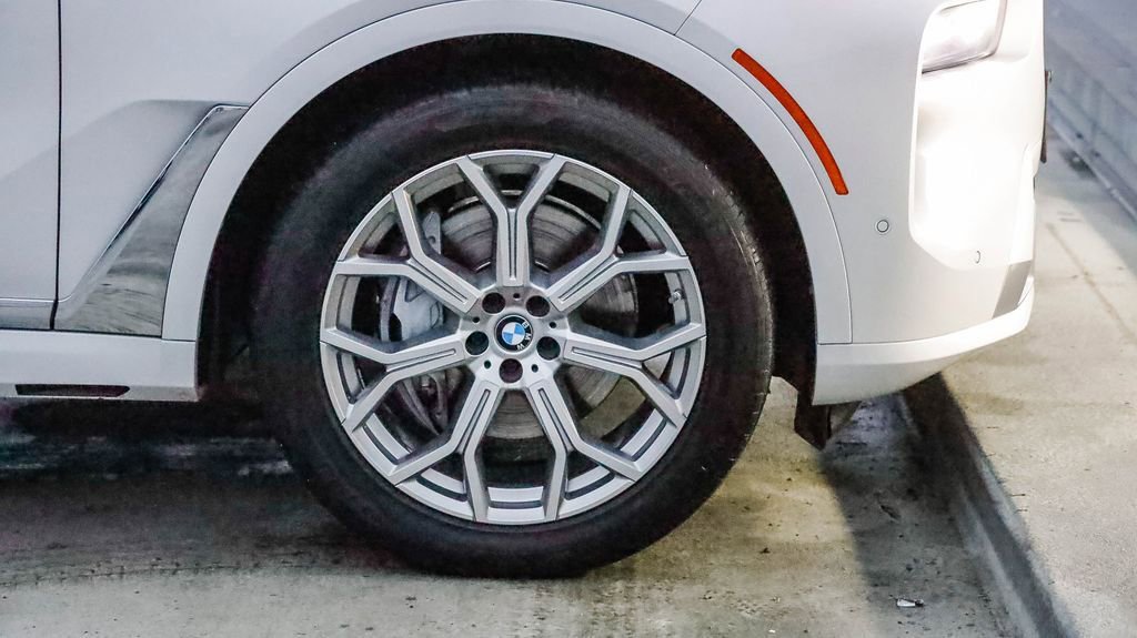 Used 2023 BMW X7 xDrive40i image 11