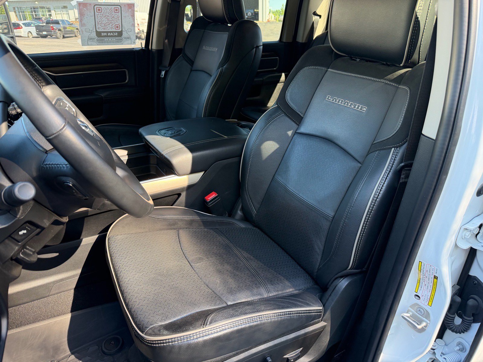 Used 2024 RAM 3500 Laramie AWD/4WD image 32