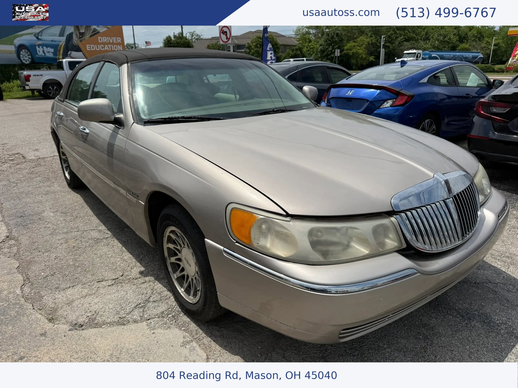 Used 2000 Lincoln Town Car Executive RWD image 1