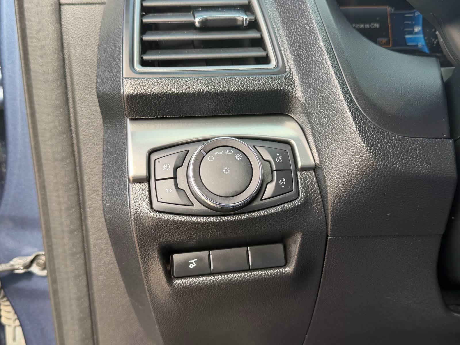 Used 2019 Ford Explorer XLT w/ Equipment Group 202A AWD/4WD image 22