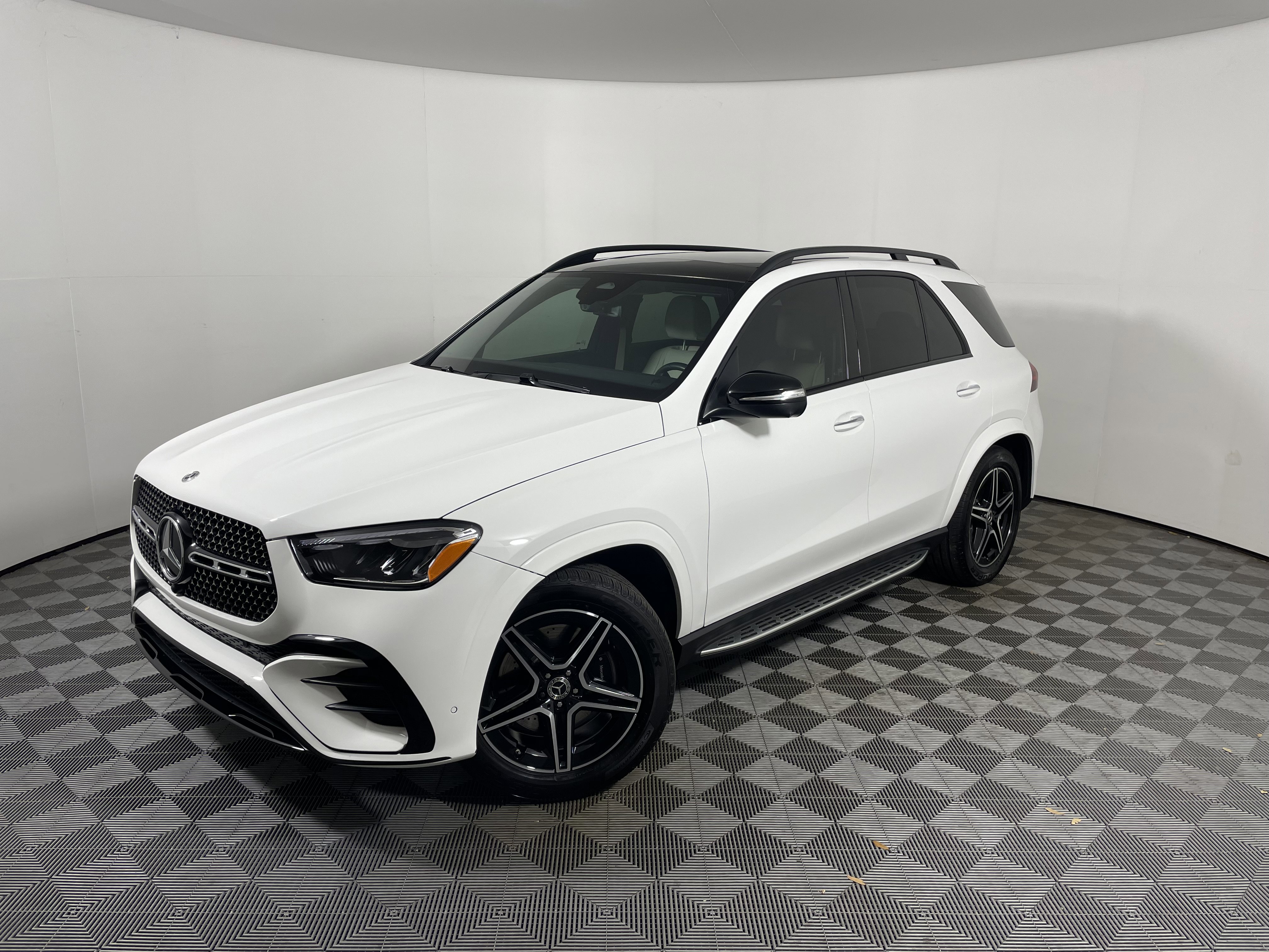 Used 2024 Mercedes-Benz GLE 350 4MATIC image 1