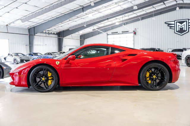 Used 2018 Ferrari 488 GTB RWD image 3