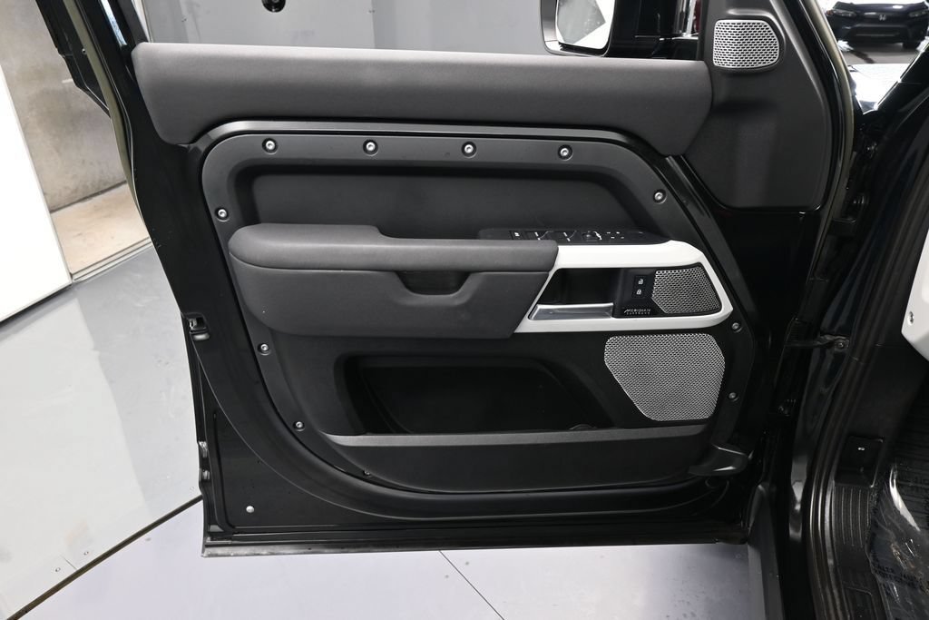 Used 2023 Land Rover Defender 130 SE AWD/4WD image 14