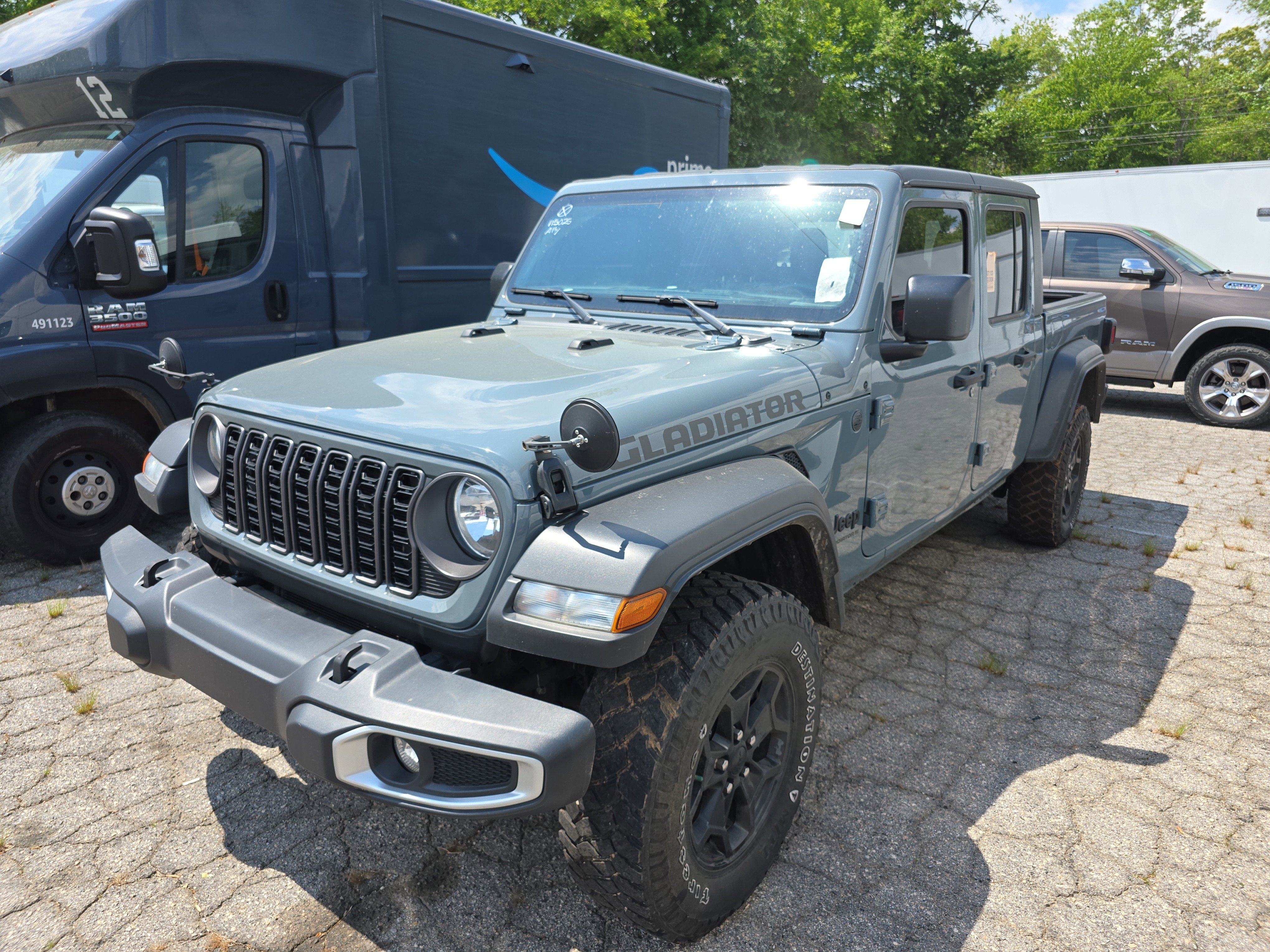 Used 2024 Jeep Gladiator Sport AWD/4WD image 4