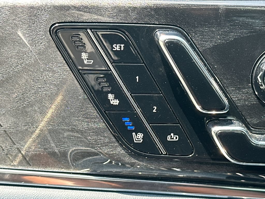 Certified 2025 Cadillac Escalade IQ Luxury 2 AWD/4WD image 33