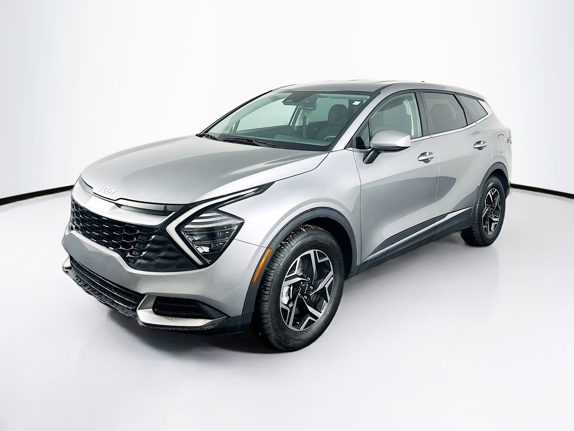 Used 2024 Kia Sportage LX image 3