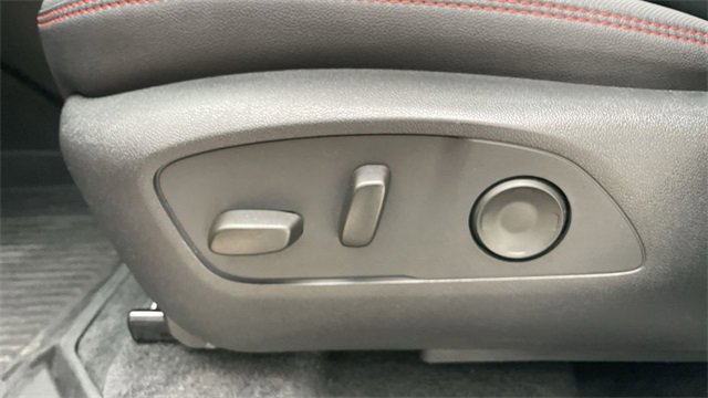 Used 2024 Chevrolet Traverse RS image 12