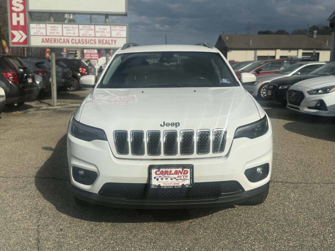 Used 2019 Jeep Cherokee Latitude Plus AWD/4WD image 2