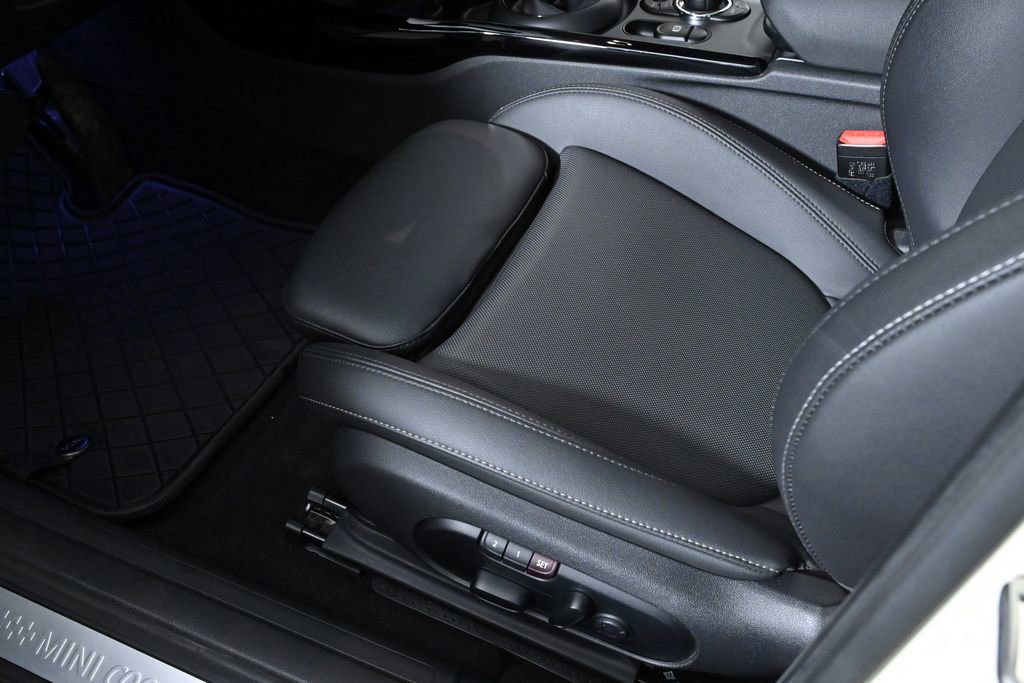 Used 2023 MINI Cooper Clubman S w/ Premium Package image 27
