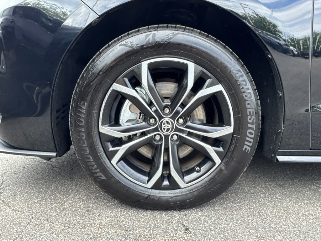 Used 2025 Toyota Sienna Platinum AWD/4WD image 45
