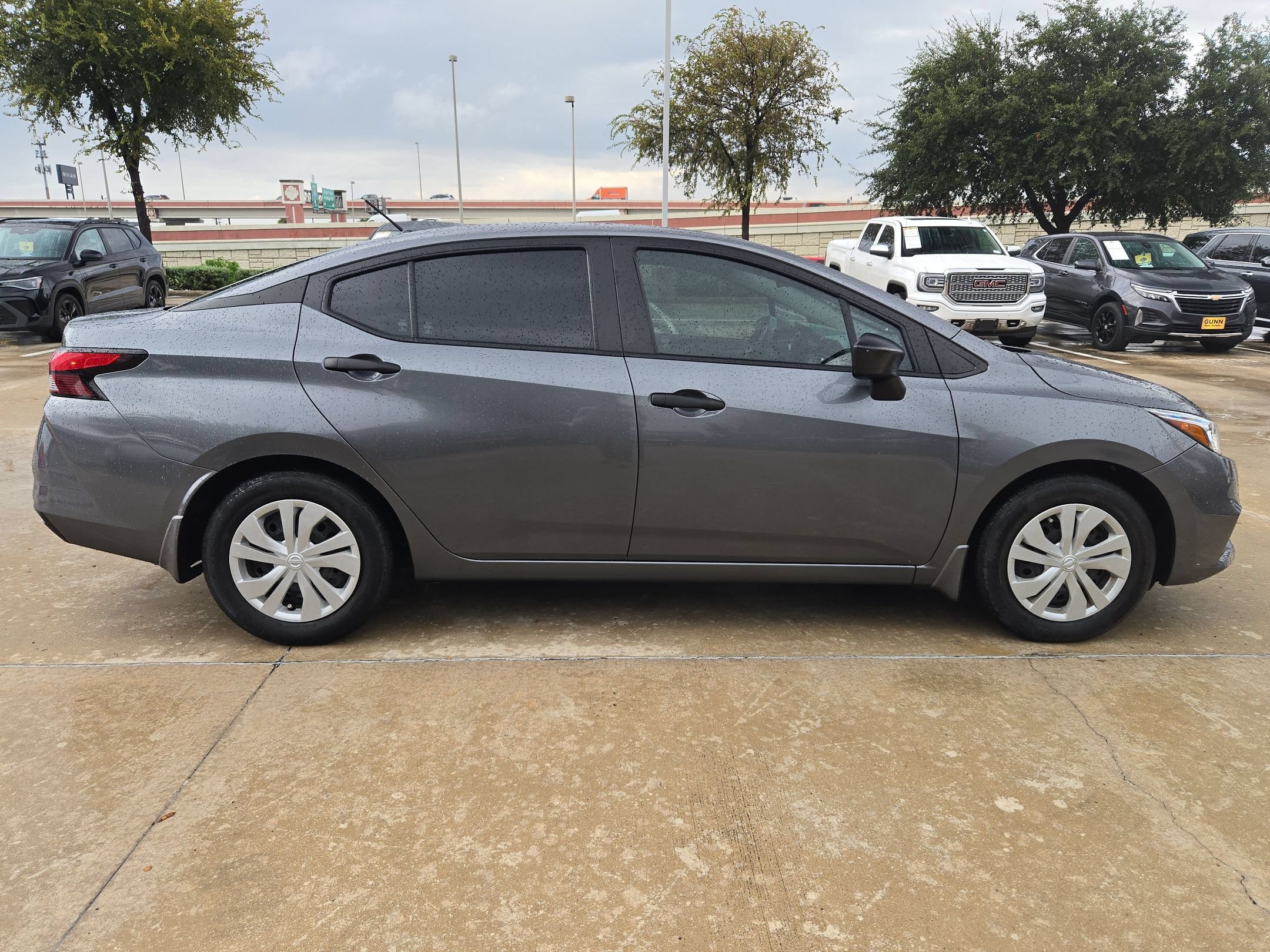 Used 2021 Nissan Versa S FWD image 2