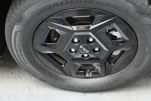 Used 2025 Kia Carnival FWD image 29