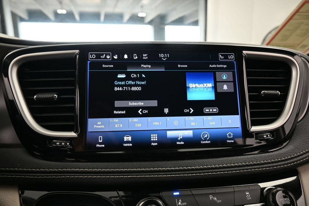 Used 2023 Chrysler Pacifica Touring-L FWD image 22