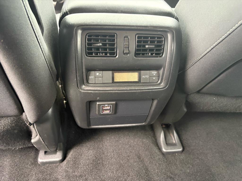 Used 2018 Nissan Pathfinder SV image 31