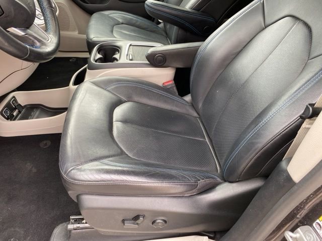 Used 2021 Chrysler Pacifica Touring-L FWD image 15