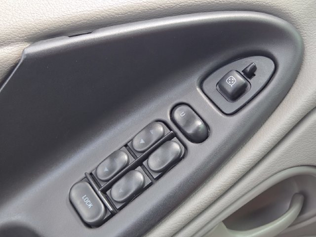 Used 2003 Ford Mustang Convertible RWD image 19