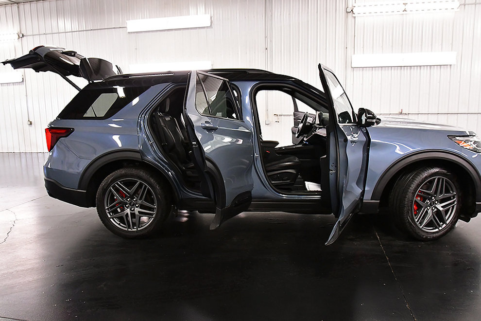 Used 2025 Ford Explorer ST AWD/4WD image 30
