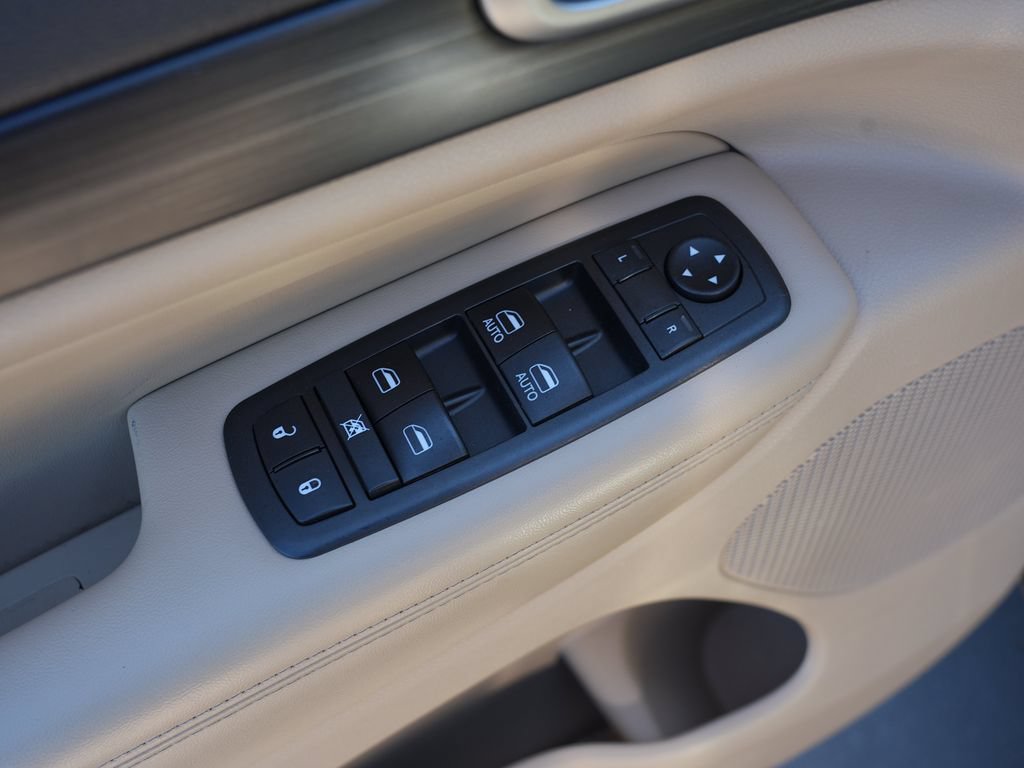 Used 2019 Jeep Grand Cherokee Laredo AWD/4WD image 16