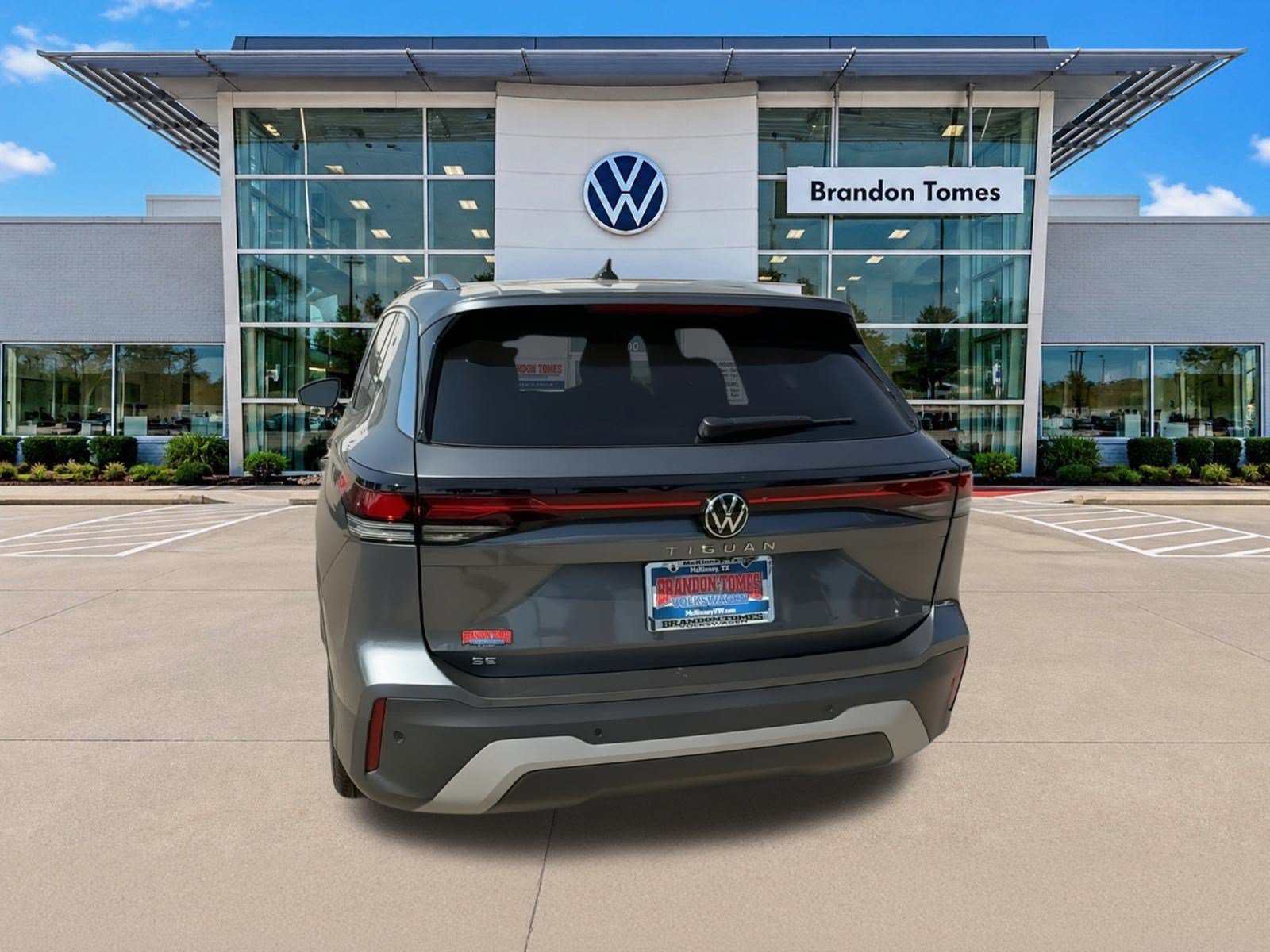 New 2026 Volkswagen Tiguan SE FWD image 7