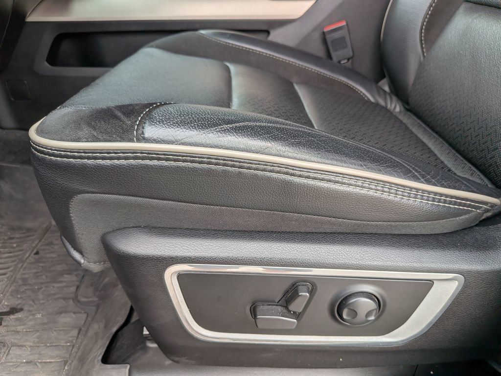 Used 2022 RAM 1500 Laramie AWD/4WD image 13