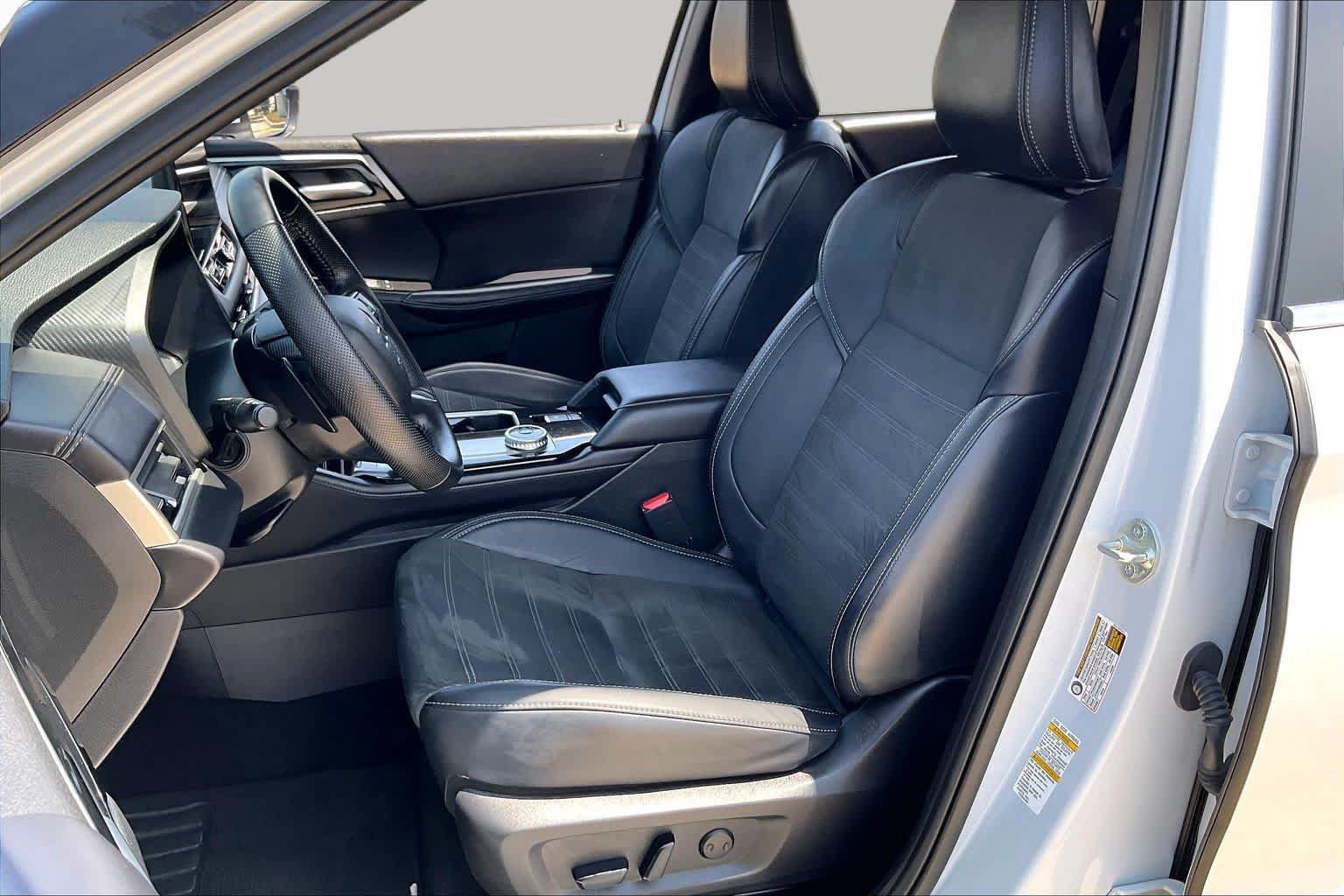 Used 2025 Mitsubishi Outlander SE AWD/4WD image 8