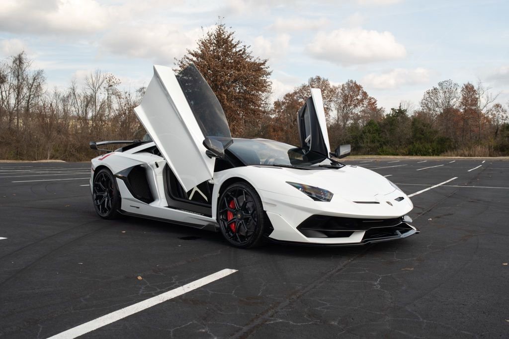 Used 2021 Lamborghini Aventador SVJ image 24