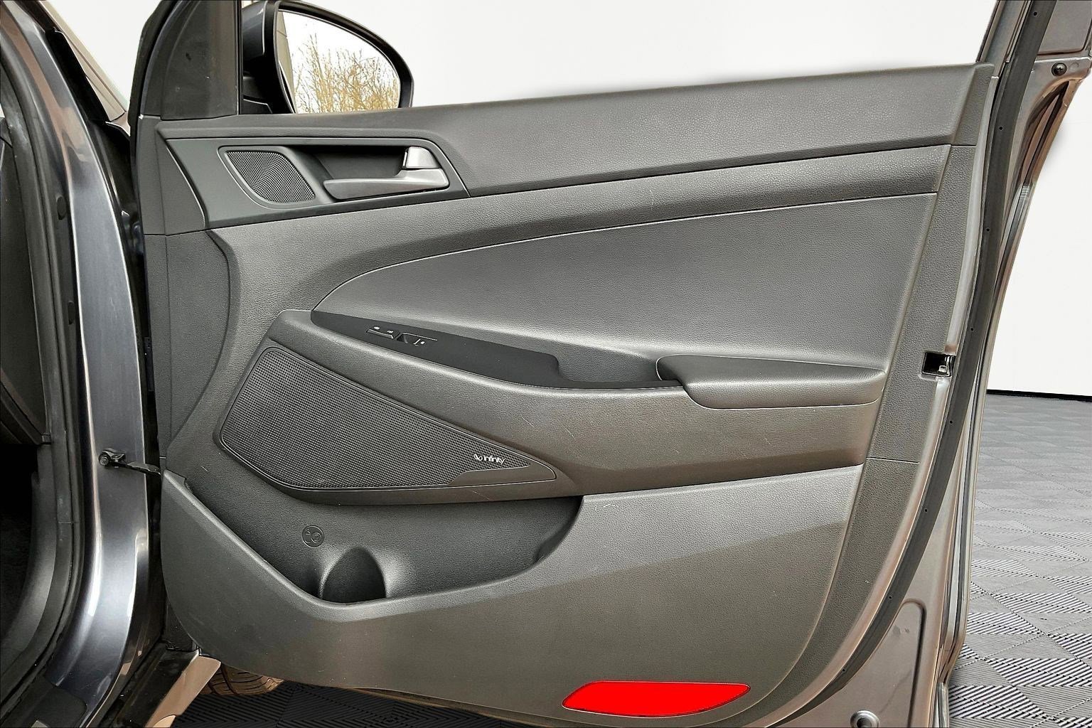 Used 2017 Hyundai Tucson Limited w/ Limited Ultimate Package 03 image 27