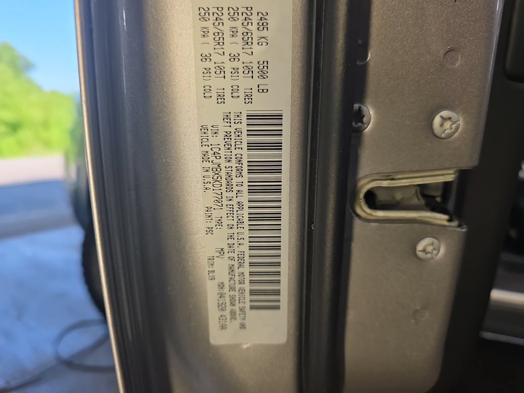 Used 2019 Jeep Cherokee Trailhawk AWD/4WD image 37