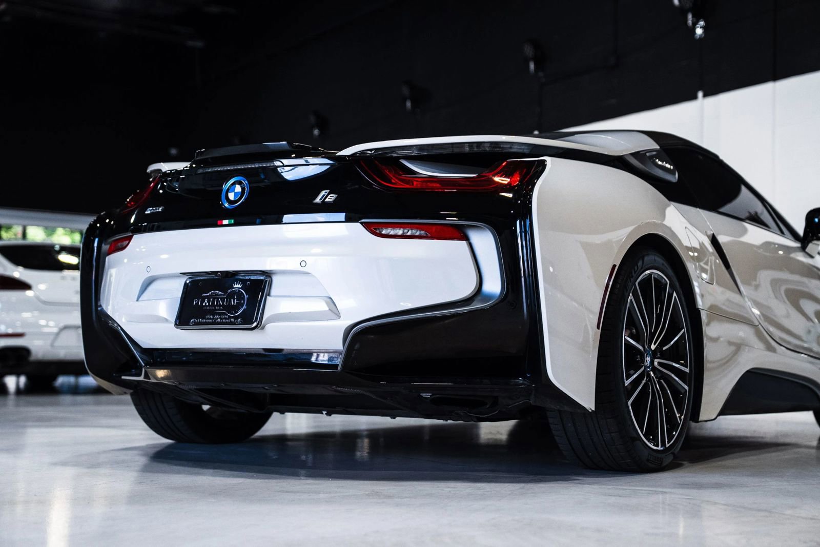 Used 2019 BMW i8 Roadster image 29
