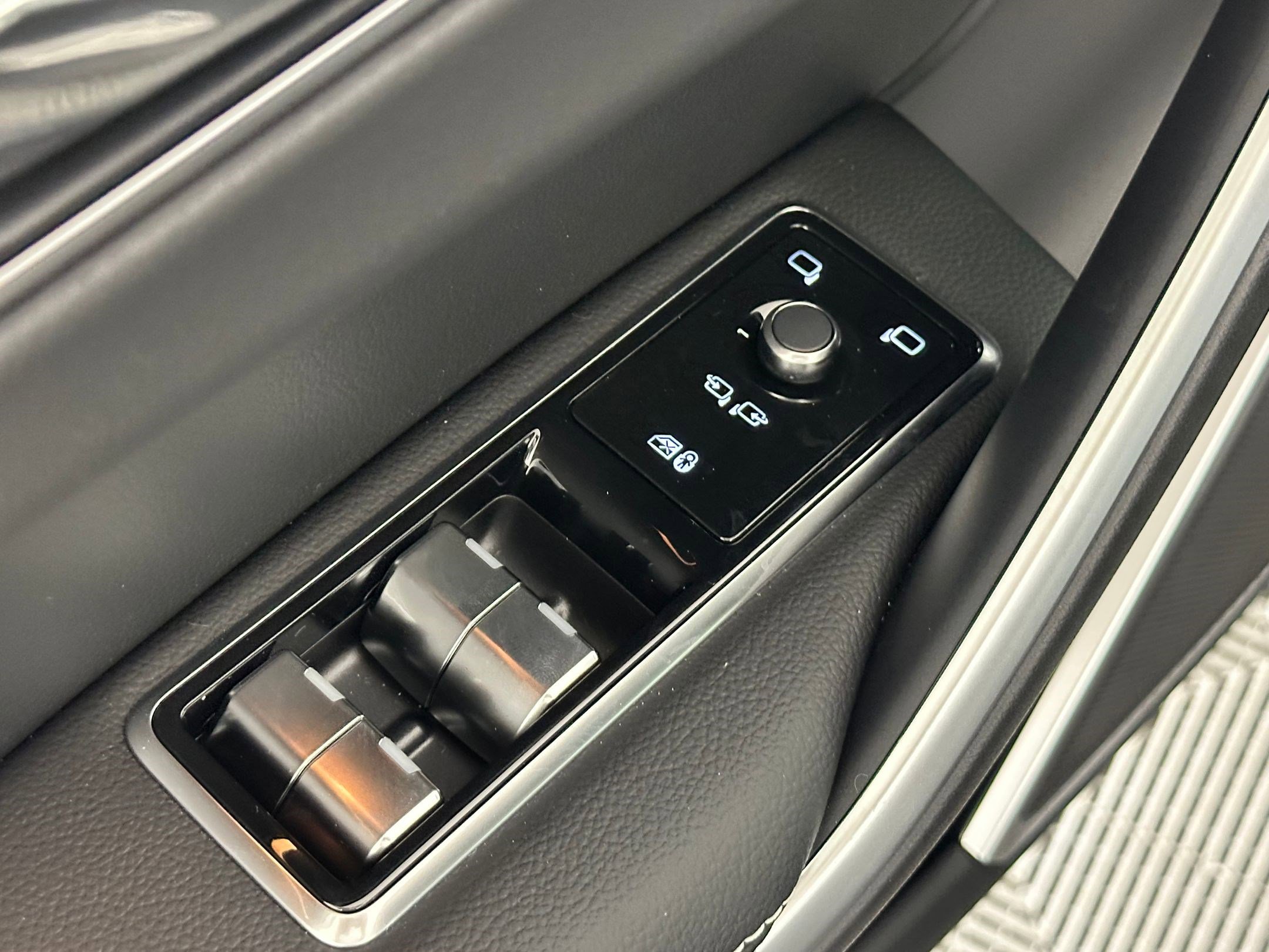 New 2026 Jaguar F-PACE R-Dynamic S image 21