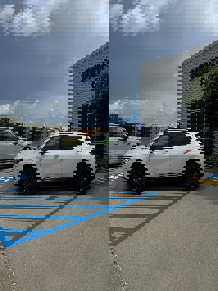 Used 2023 Buick Envision Essence w/ Sport Touring Package image 3