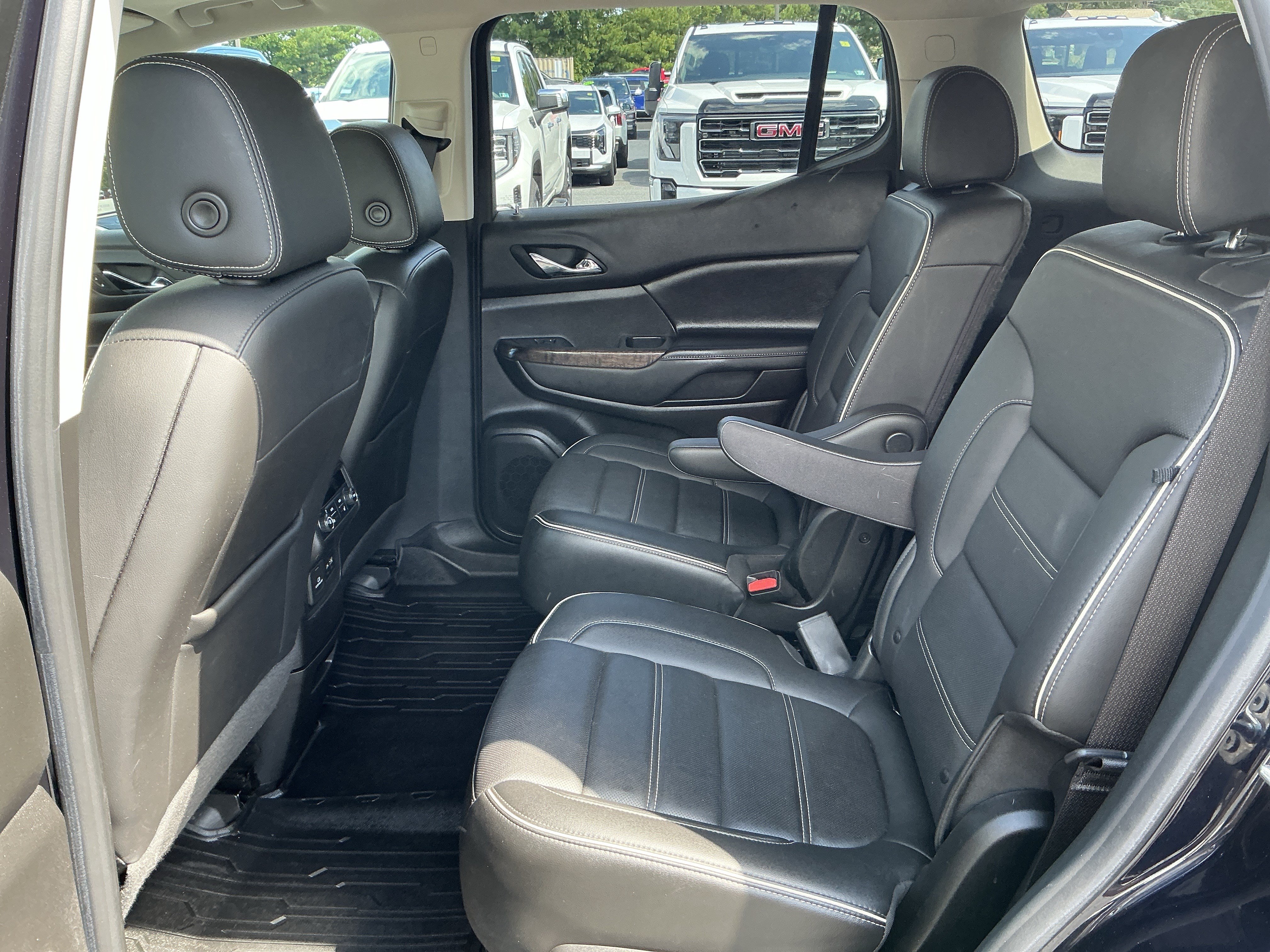 Used 2021 GMC Acadia Denali w/ Denali Ultimate Package AWD/4WD image 10
