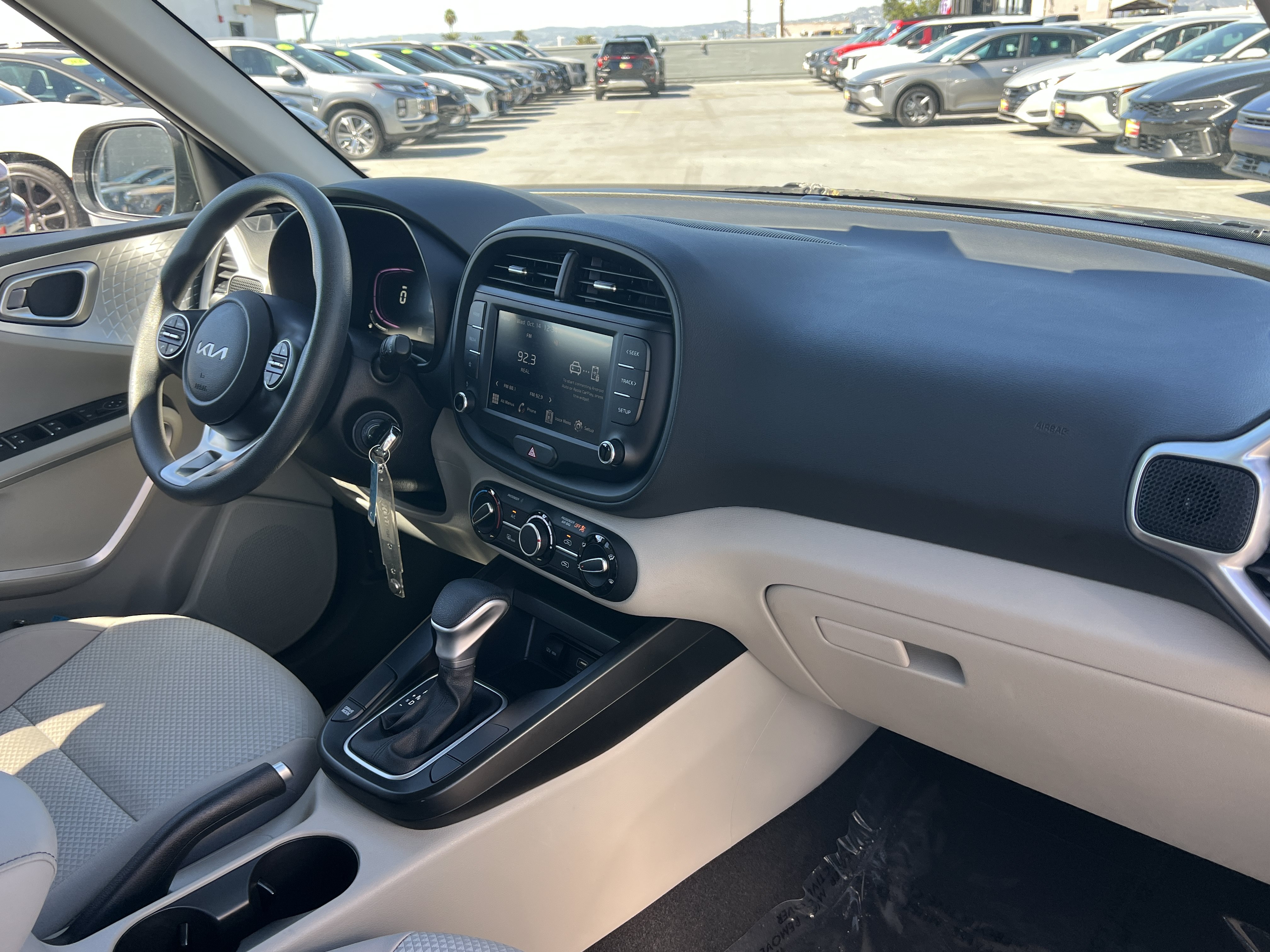 Used 2025 Kia Soul LX w/ LX Technology Package FWD image 15