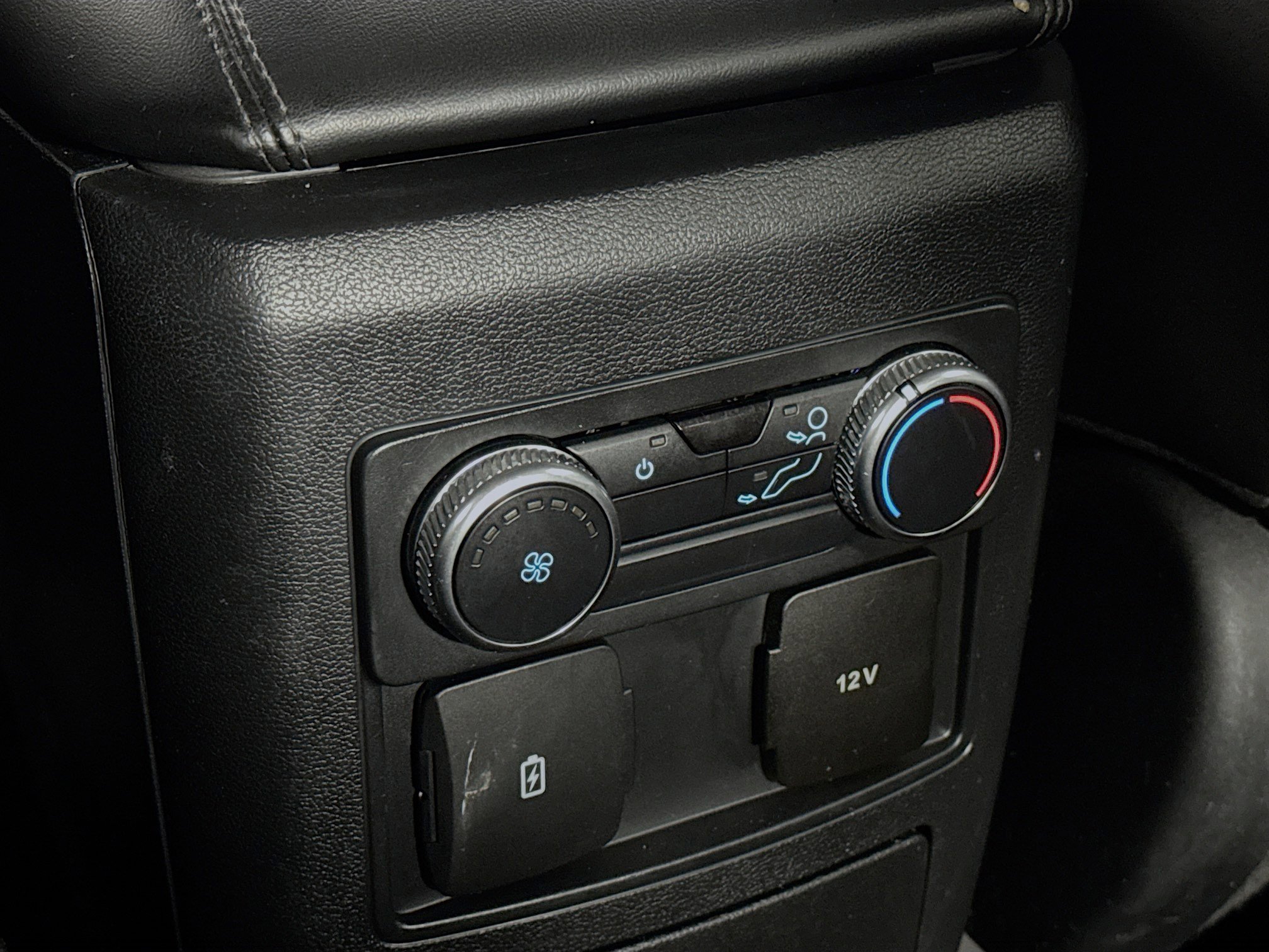 Used 2022 Ford Explorer XLT w/ Equipment Group 202A image 24