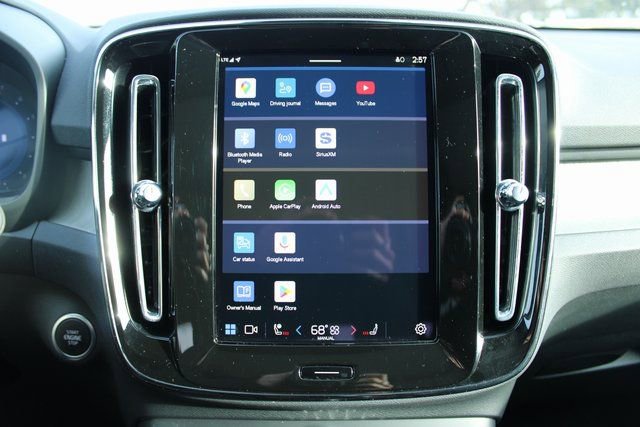 Used 2025 Volvo XC40 B5 Core image 21