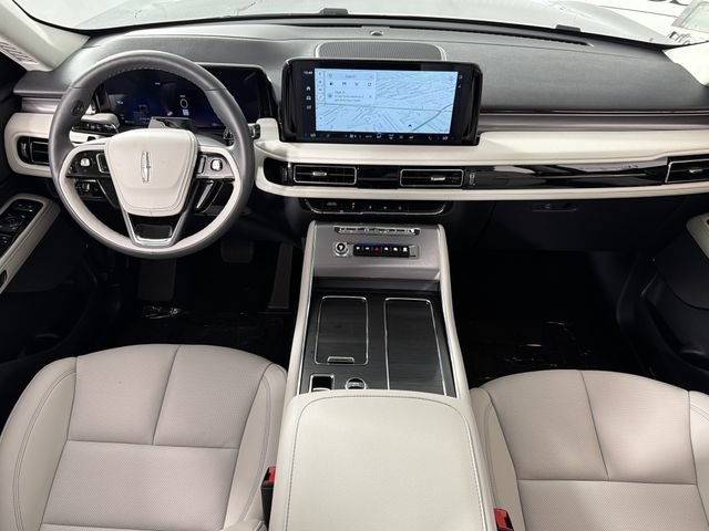 New 2026 Lincoln Aviator AWD image 2