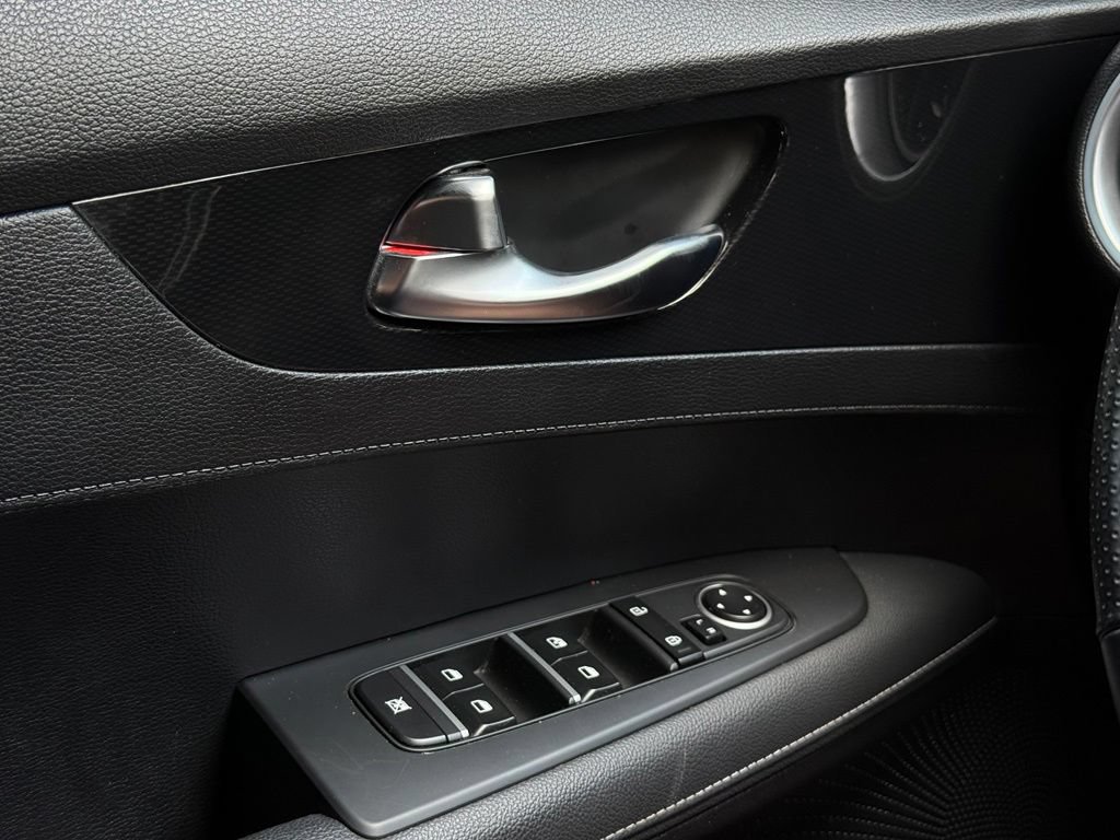 Used 2023 Kia Forte GT-Line w/ GT-Line Technology Package FWD image 17
