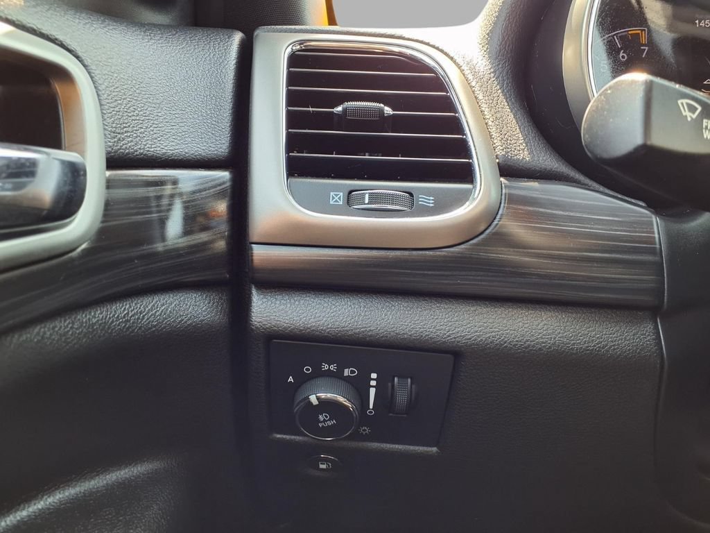 Certified 2021 Jeep Grand Cherokee Laredo X AWD/4WD image 17
