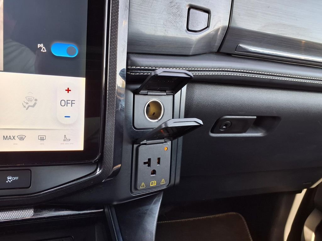 Used 2024 Ford F150 Lightning Platinum AWD/4WD image 34