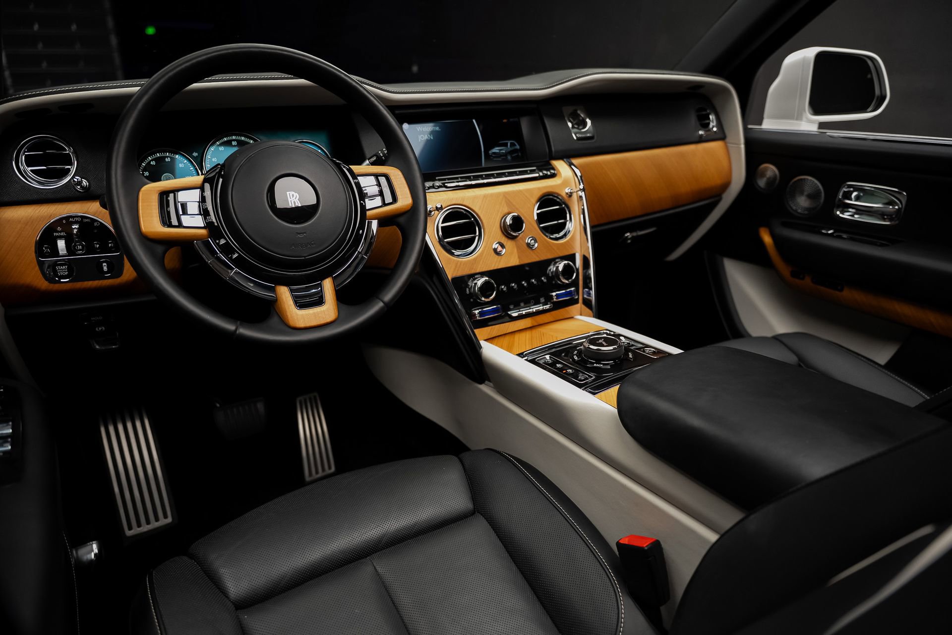 Used 2019 Rolls-Royce Cullinan AWD/4WD image 2