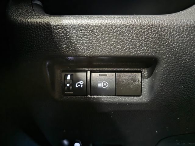 Used 2025 Toyota RAV4 XLE AWD/4WD image 19