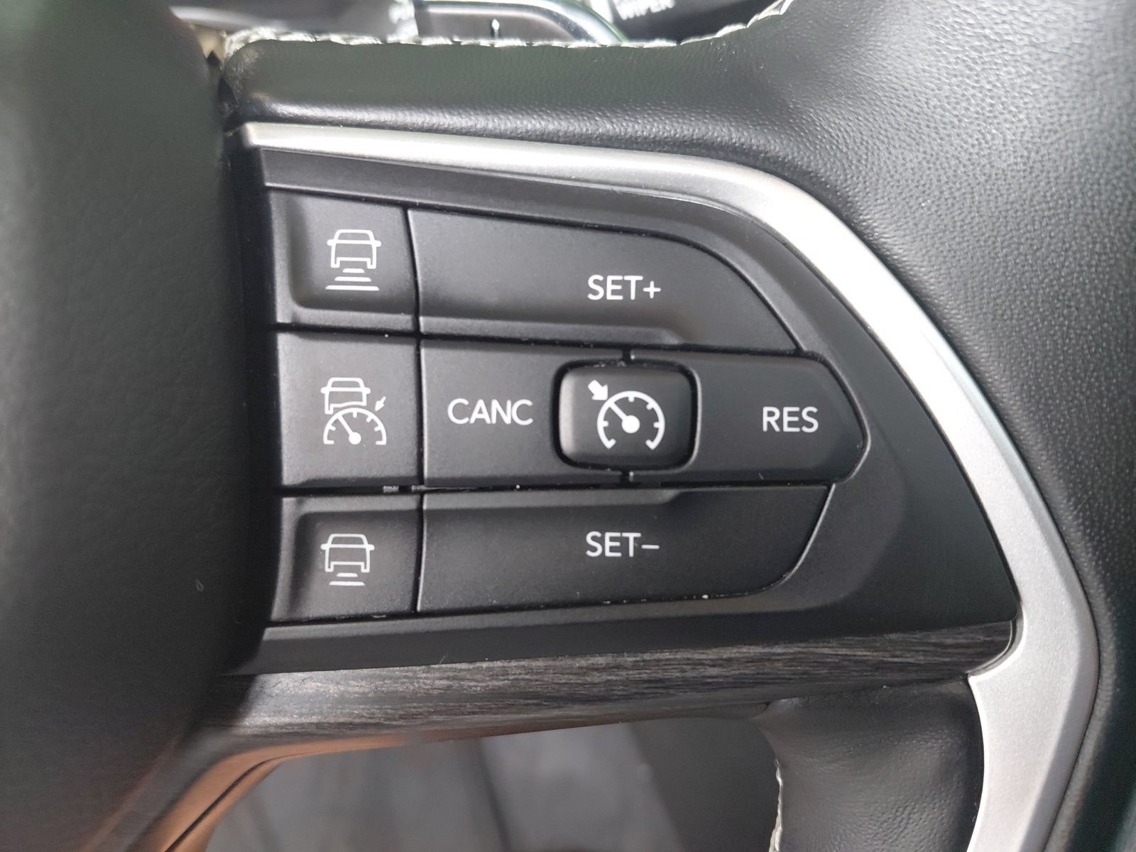 Used 2021 Jeep Grand Cherokee L Limited AWD/4WD image 6
