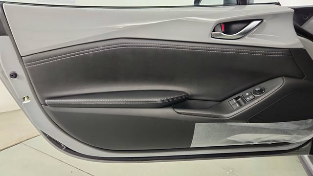 New 2026 MAZDA MX-5 Miata Club w/ Weather Package RWD image 9