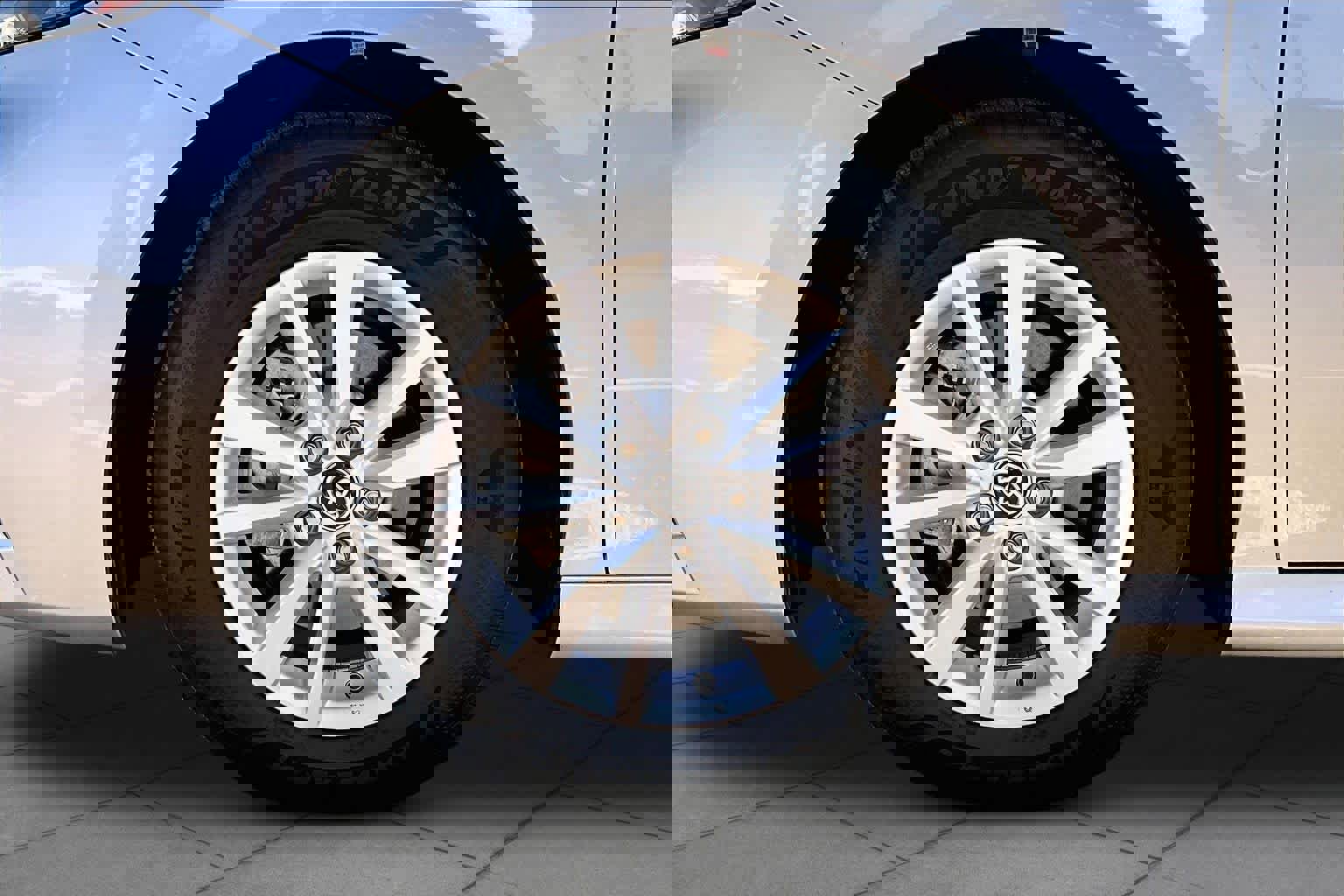 Used 2025 Toyota Camry LE w/ Convenience Package image 10