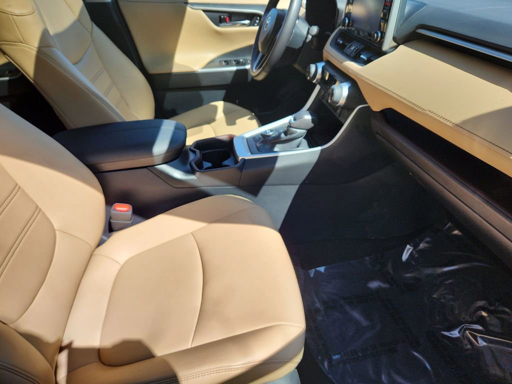 Used 2021 Toyota RAV4 Limited AWD/4WD image 3